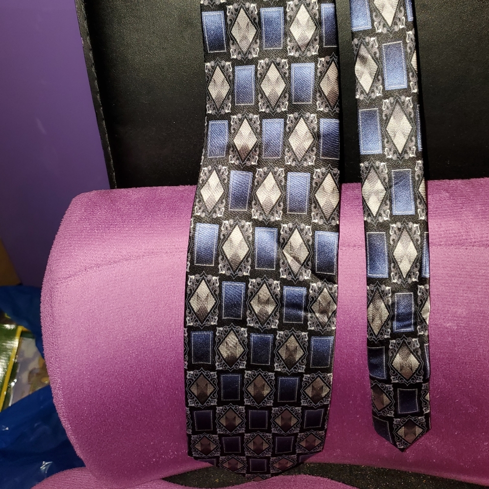 Bergamo New York Pure Silk Tie NEW